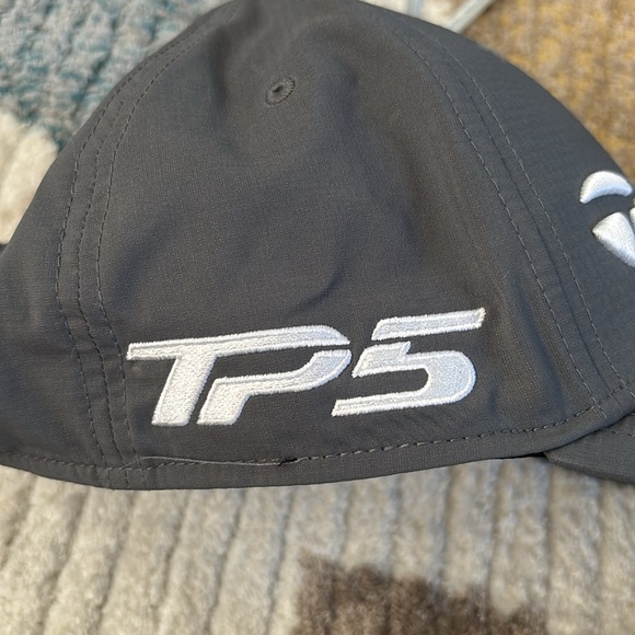 Taylor Made adjustable hat - Picture 2 of 5
